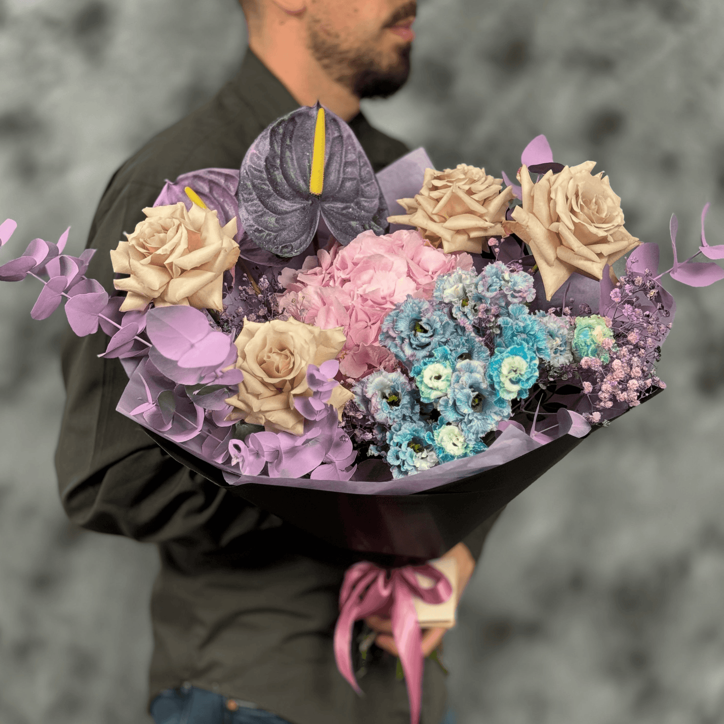 Buchet de flori pentru zi de nastere, ziua mamei, cununie, aniversare, trandafiei, eucalipt, eustoma,florarie floresti