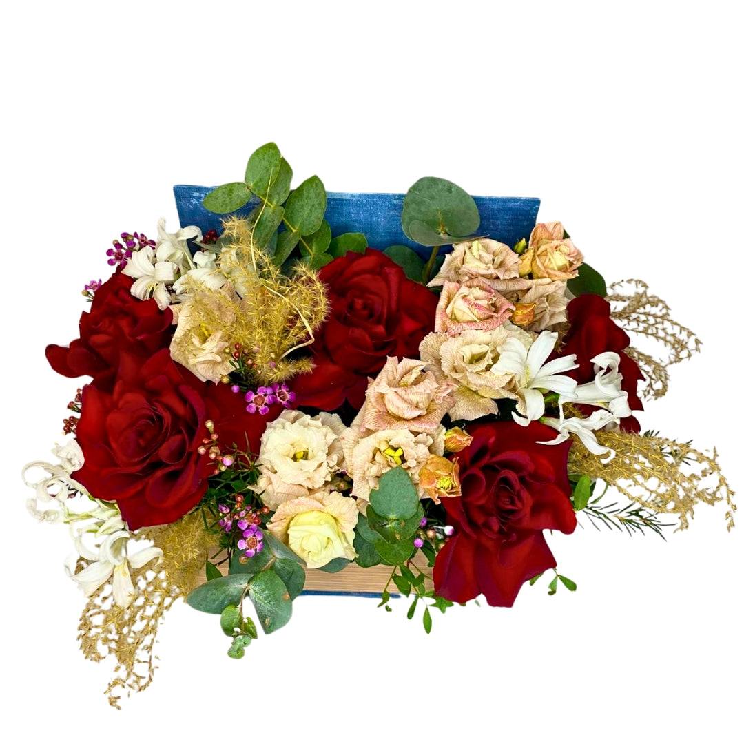 Aranjament in carte cu trandafiri - MrFlowerFloresti - aranjamente florare, iasomie, trandafiri, orhidee, buchete nunta, buchete mireasa, buchete de flori, buchete de trandafiri, eucalipt, florarie floresti Aranjament în carte cu trandafiri - eleganță și originalitate pentru ocazii speciale