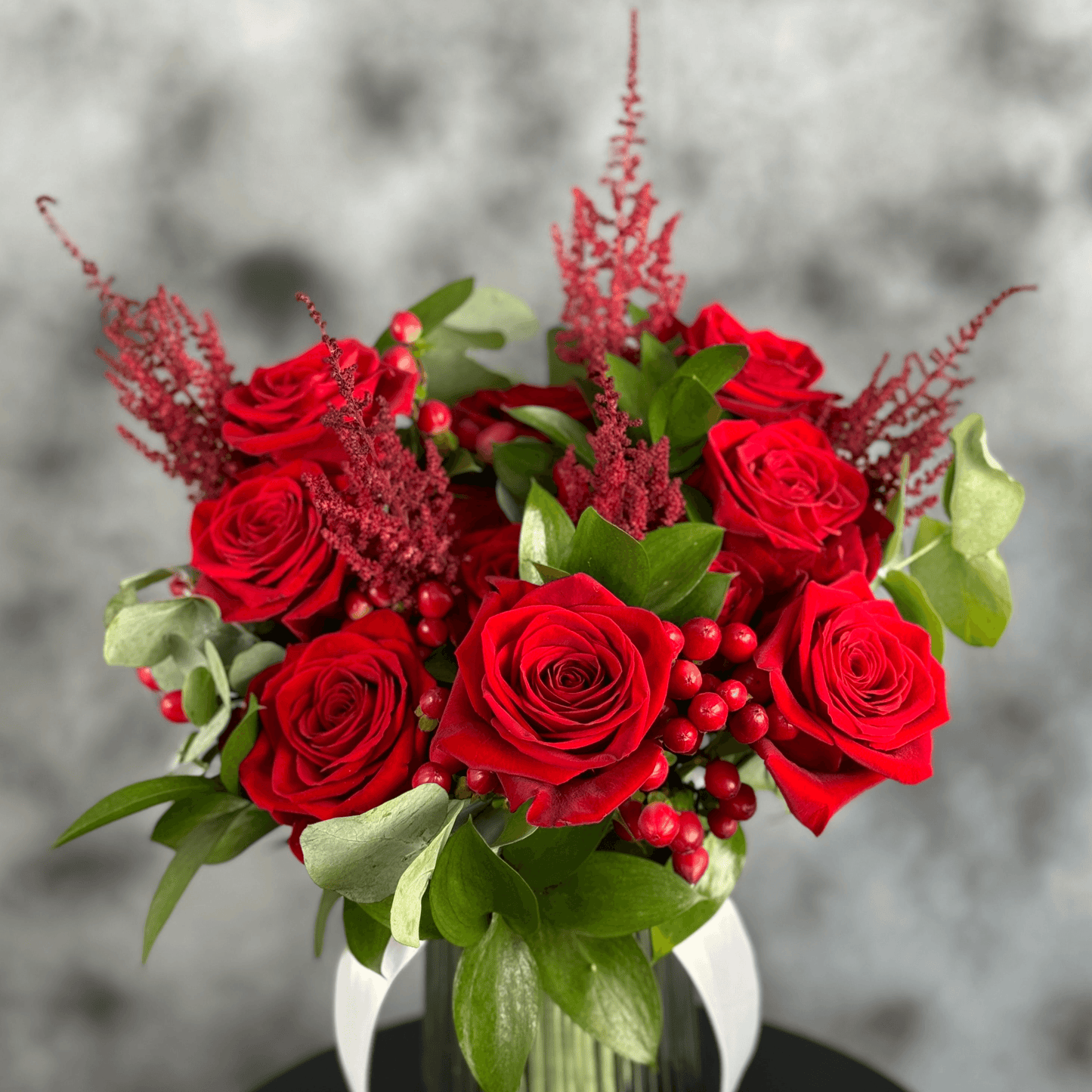 Buchet de mireasă asimetric cu trandafiri roșii, livrare Cluj