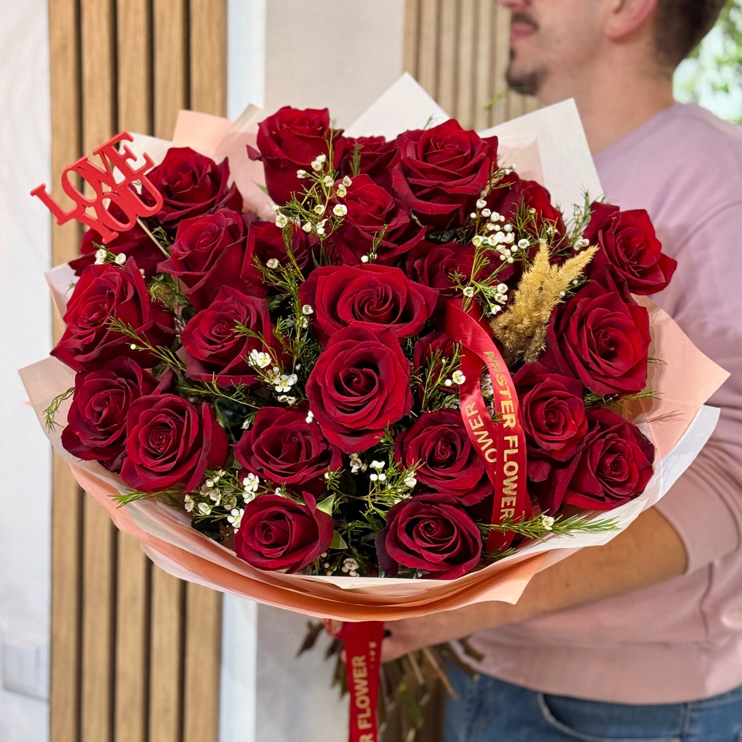 Buchet clasic de trandafiri roșii pentru iubire