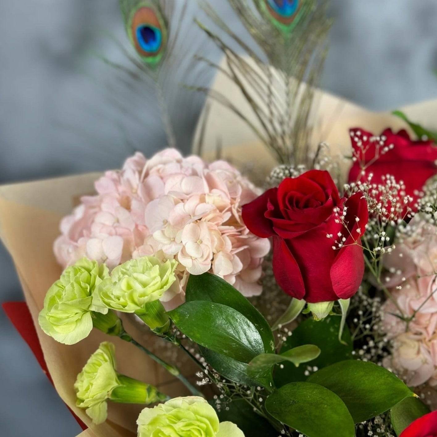 Buchet elegant cu flori în culori pastelate – Splendor, livrare Cluj