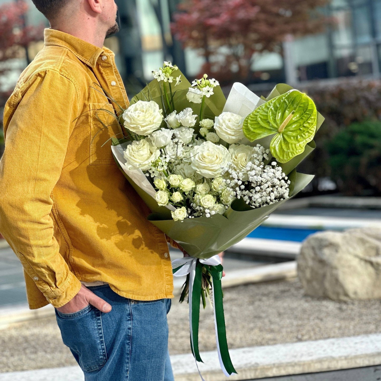Buchet alb și verde elegant – White & Green, flori naturale, livrare Cluj