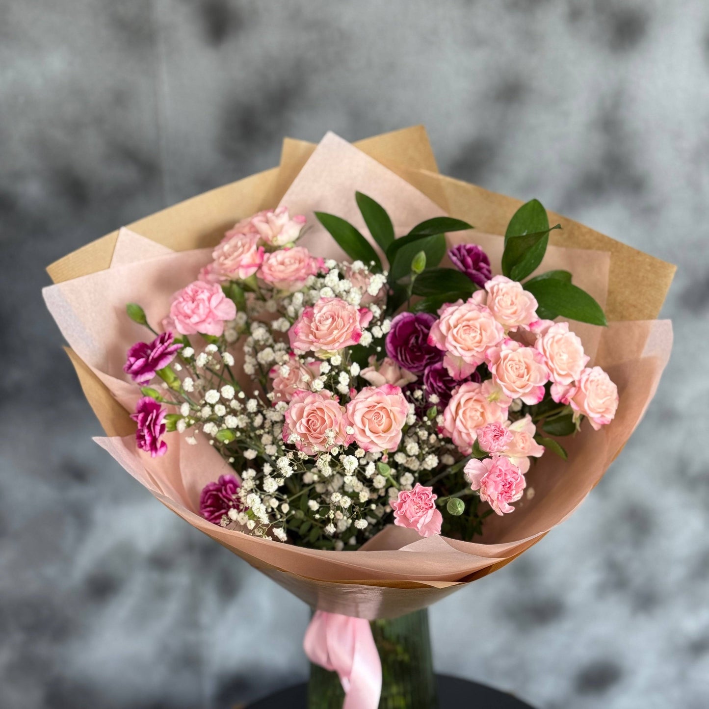 Buchet cu minirose naturale – flori delicate pentru cadou, livrare Cluj