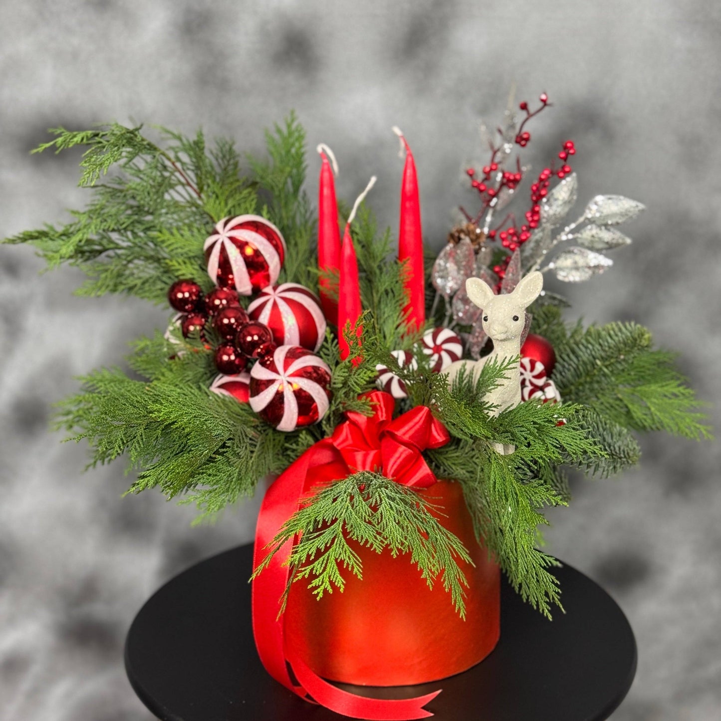 Aranjament floral de Crăciun elegant – Magia Sărbătorilor, livrare Cluj