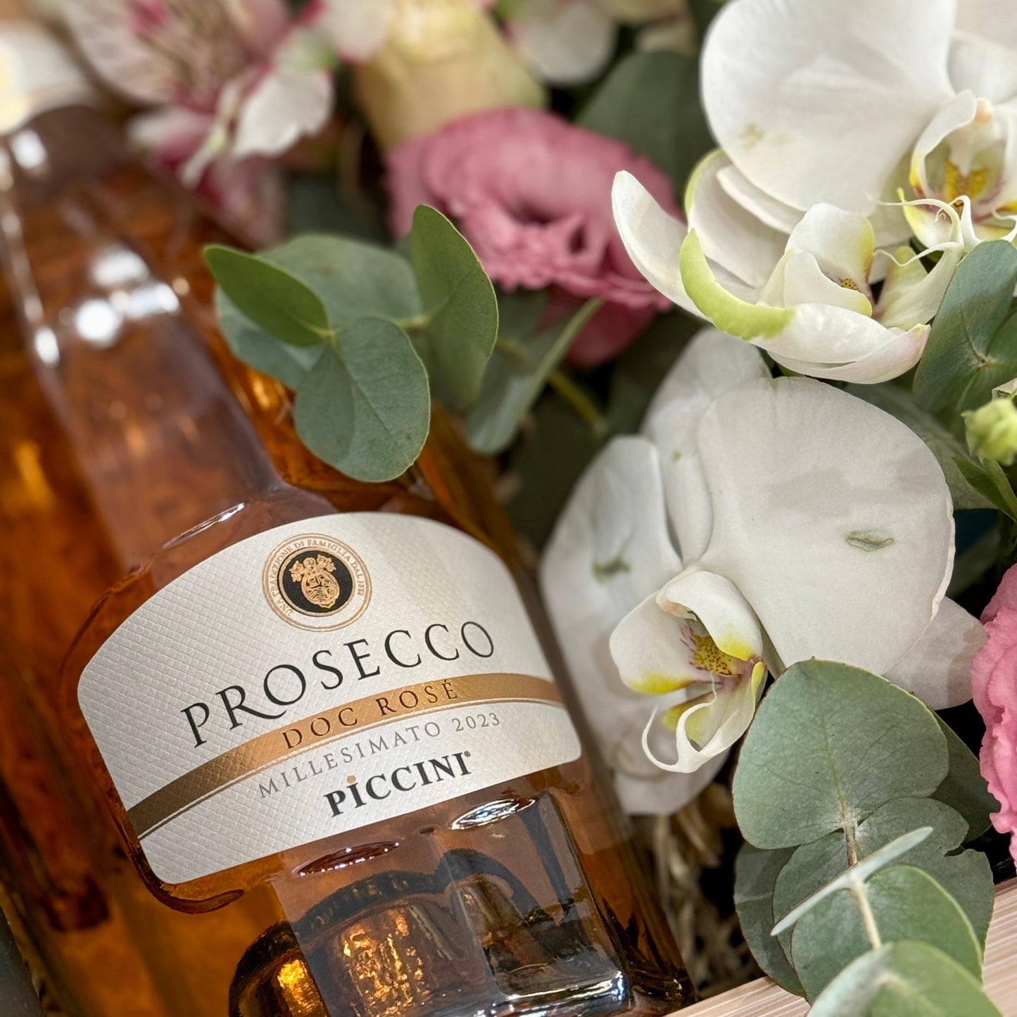 Set cadou cu flori proaspete și Prosecco premium – Florăria Mister Flower Cluj