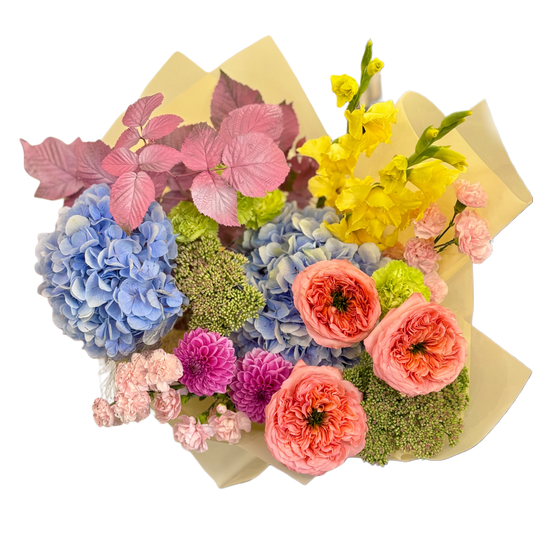 Buchet Colorat cu Hortensii, Trandafiri și Flori Mixte