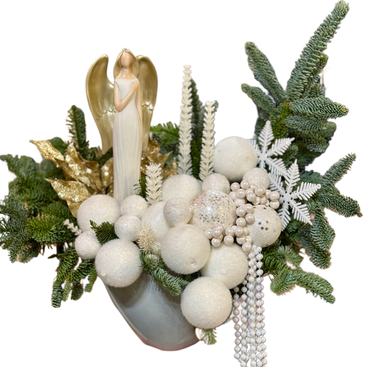 Angel of Winter – aranjament de Crăciun cu înger decorativ alb și auriu