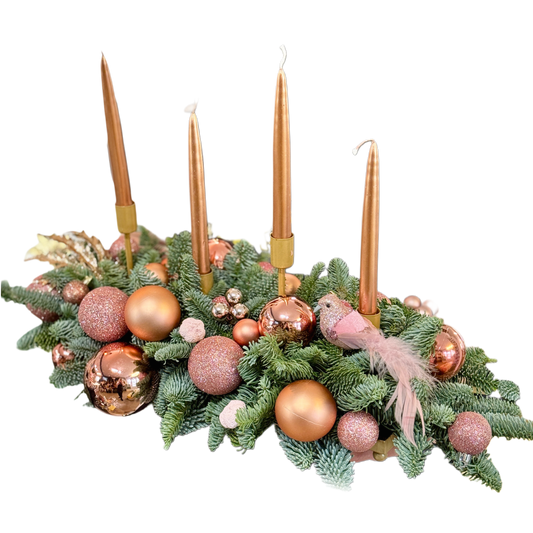 Aranjament Crăciun cu lumânări rose gold și brad natural
