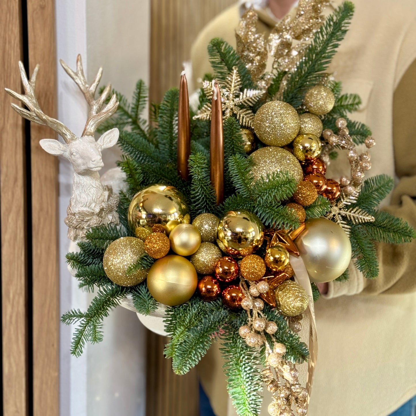 Aranjament festiv luxos cu brad natural și accente gold