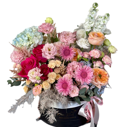 Aranjament floral mixt în cutie elegantă cu trandafiri, hortensii și crizanteme – Florăria Mister Flower Florești Cluj