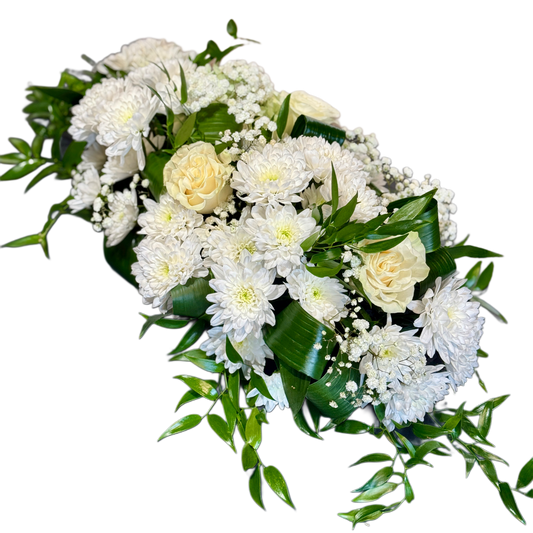Aranjament funerar alb cu crizanteme și trandafiri crem