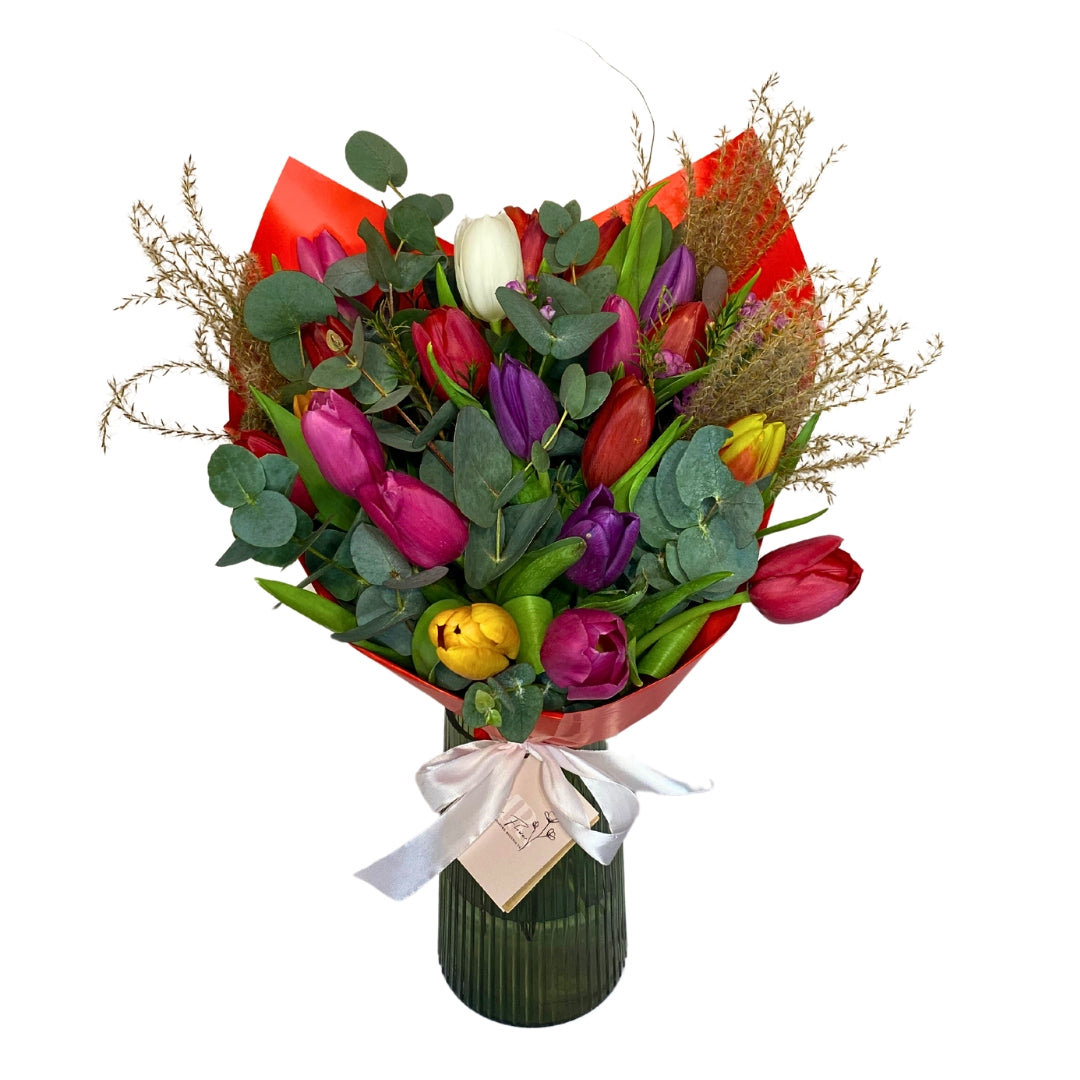 Buchet 21 de lalele si eucalipt - MrFlowerFloresti - aranjamente florare, iasomie, trandafiri, orhidee, buchete nunta, buchete mireasa, buchete de flori, buchete de trandafiri, eucalipt, florarie floresti