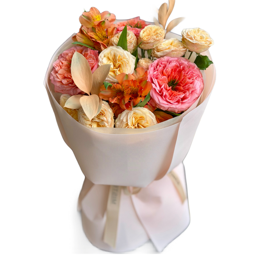 Buchet Coral Chérie cu trandafiri coral crem și alstroemeria – Mister Flower Cluj
