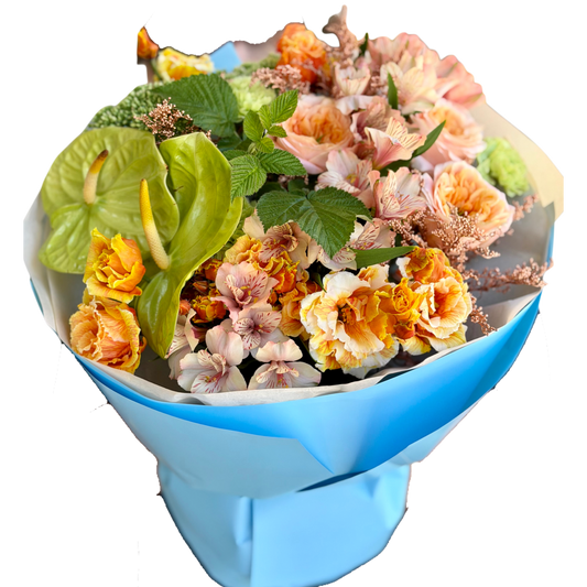 Buchet Tropical Sunset cu anthurium verde și flori peach – Mister Flower