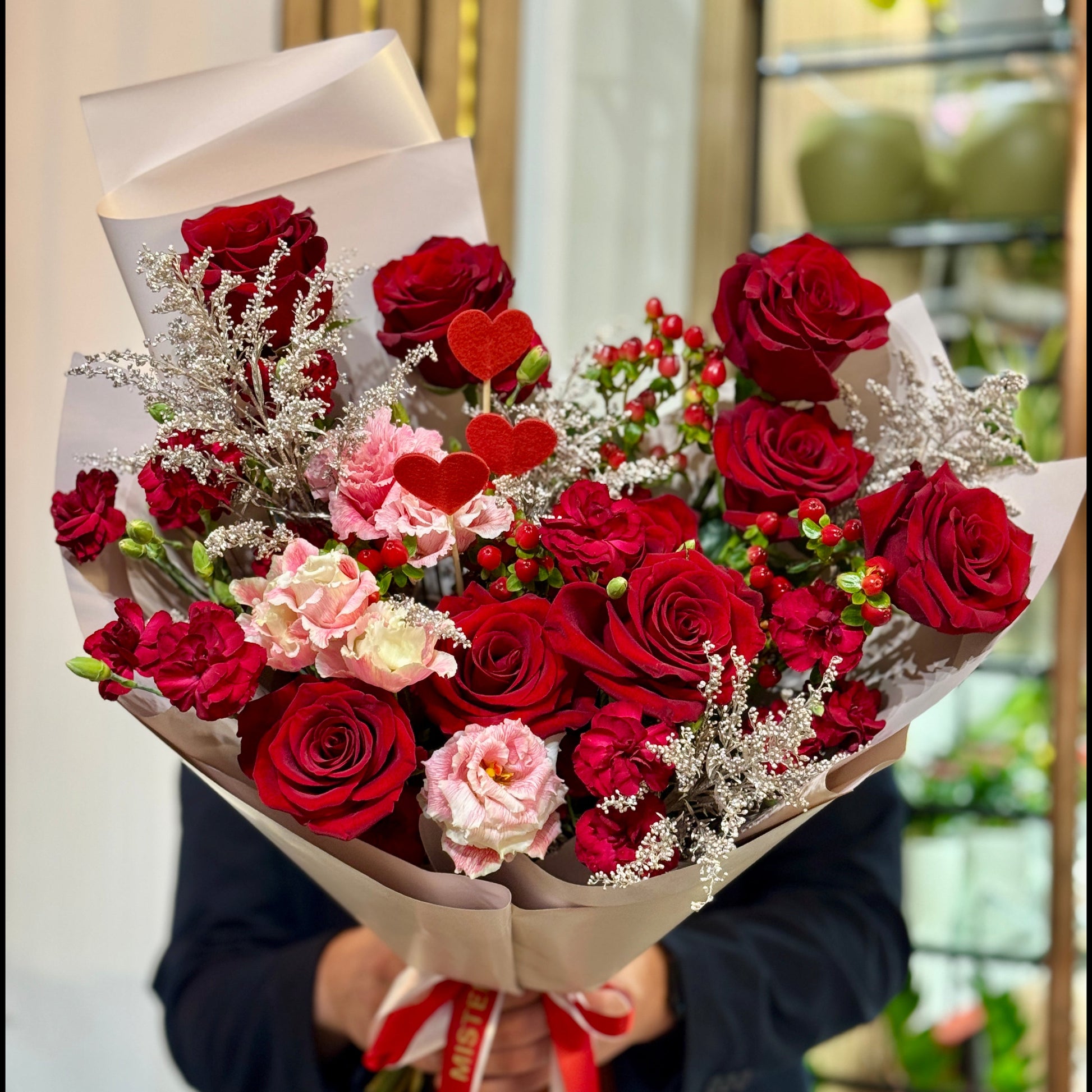 Buchet Valentine’s Day cu trandafiri roșii, livrare Florești și Cluj