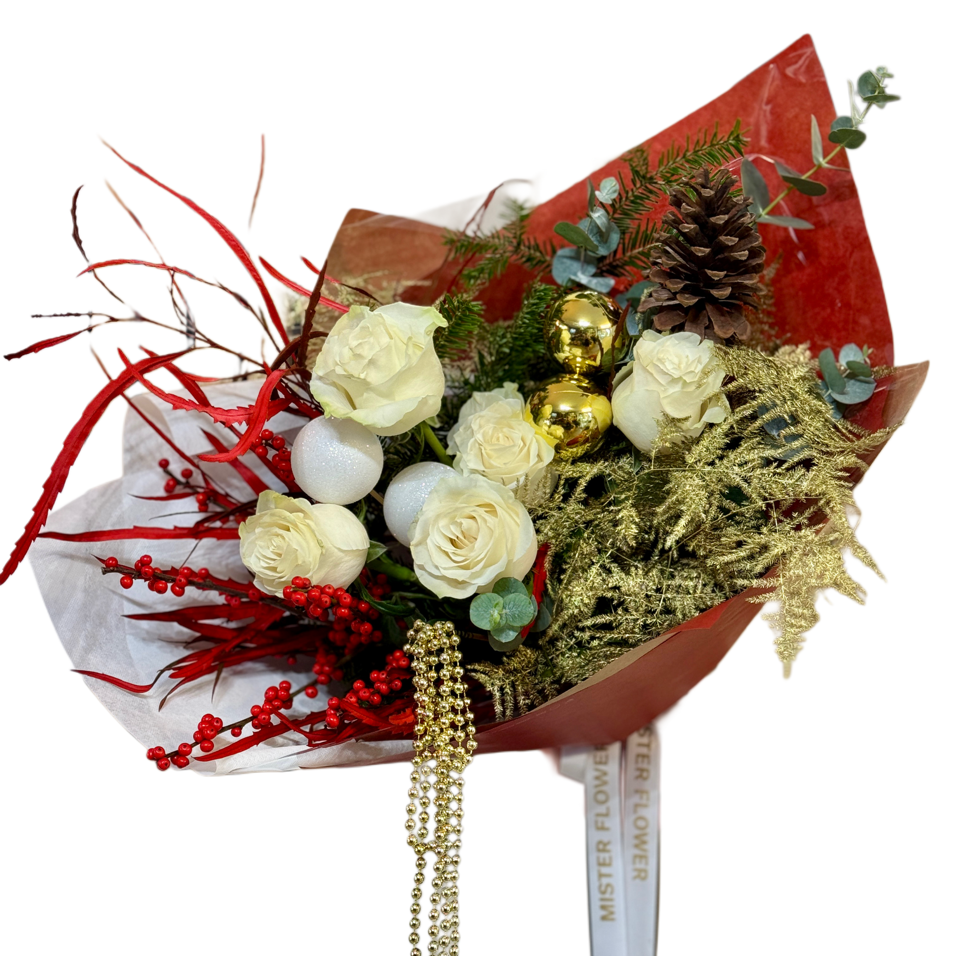 Buchet Winter Glow cu trandafiri albi, ilex roșu și accente aurii