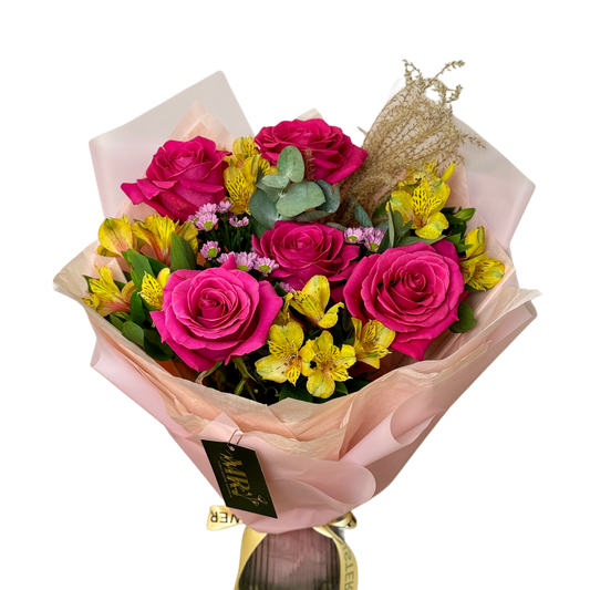 Buchet cu trandafiri fucsia și alstroemeria galbenă – Florăria Mister Flower Florești Cluj