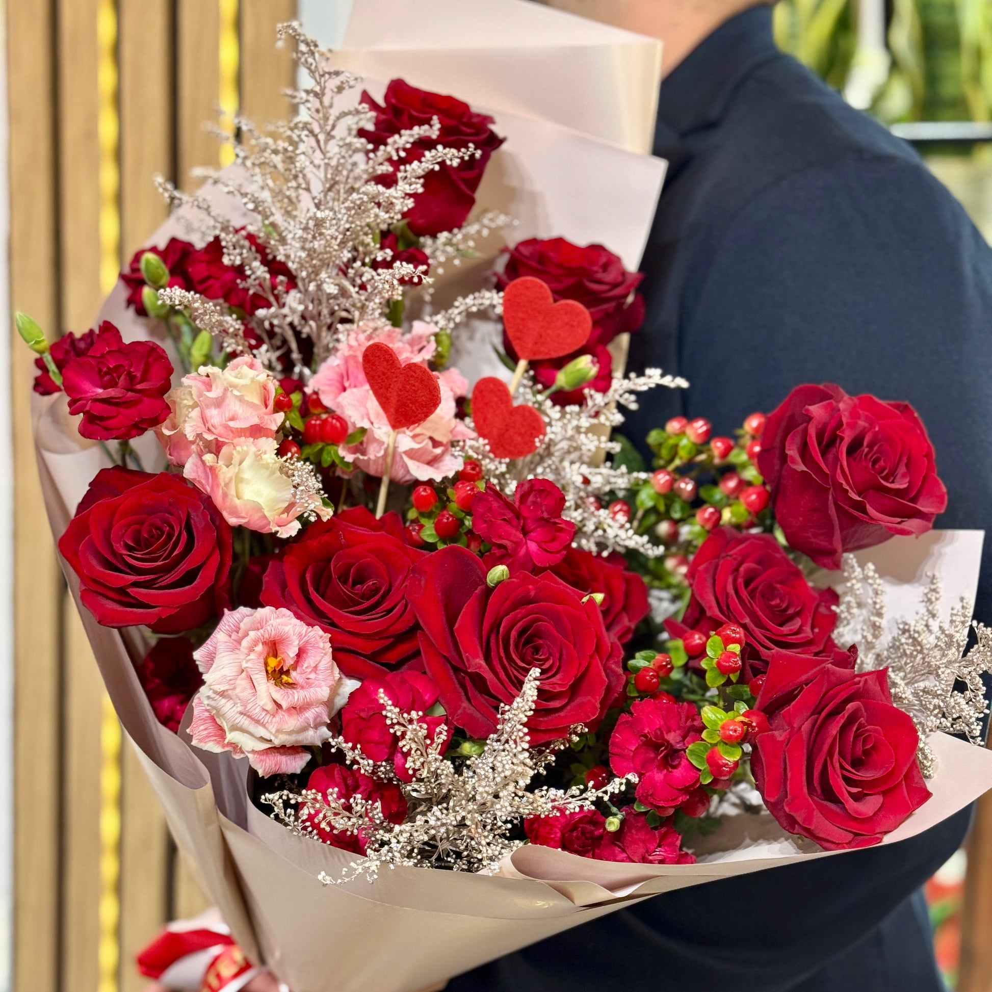 Buchet de dragoste premium cu trandafiri roșii – cadou romantic