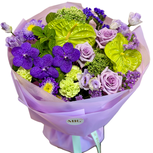 Buchet mov și verde cu orhidee Vanda și trandafiri lila – Mister Flower Cluj