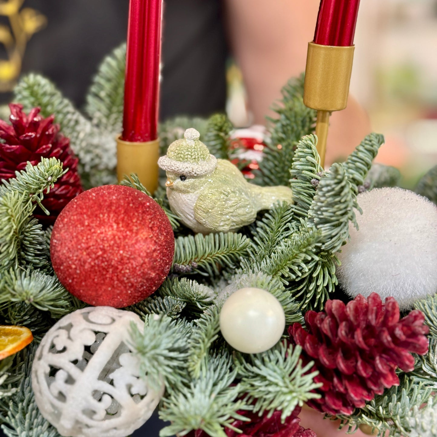 Decor Advent clasic pentru masa de sărbătoare