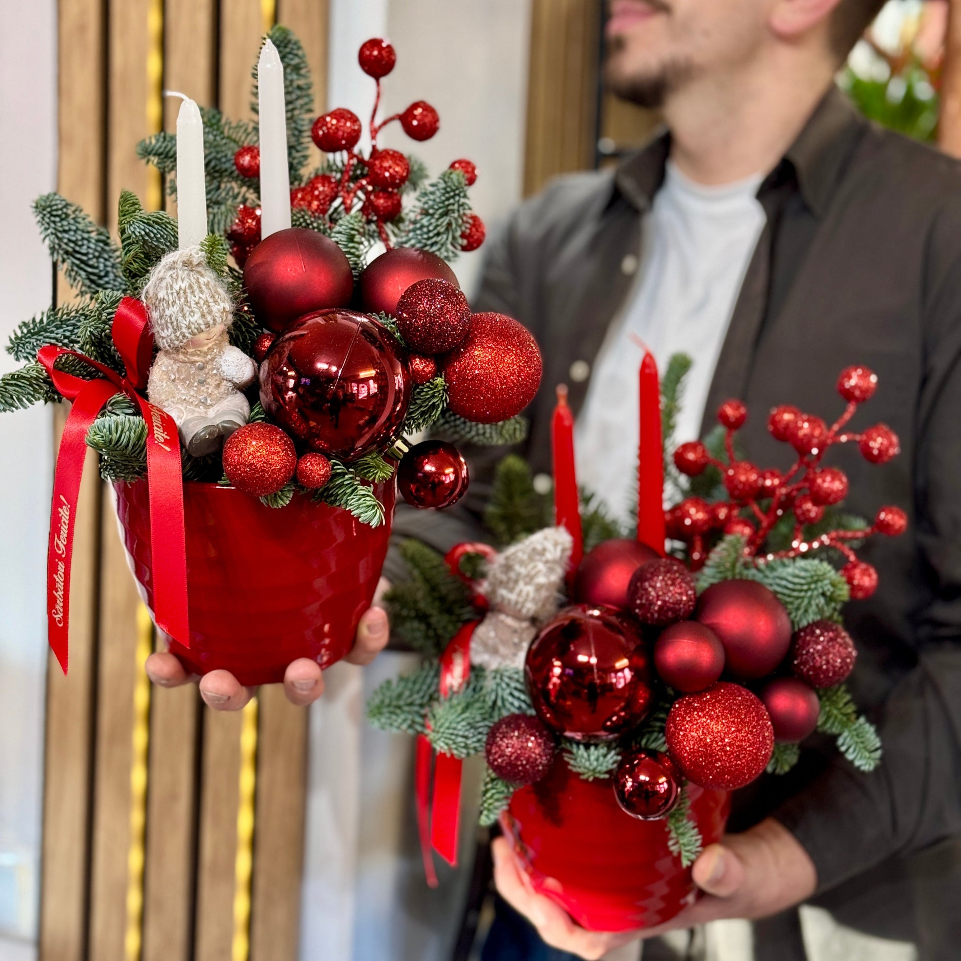 Decor Crăciun în vas ceramic roșu – Mister Flower