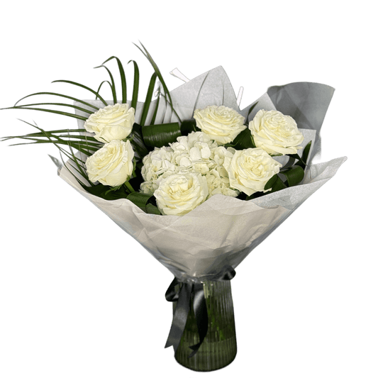 Buchet funerar hortensie albă și trandafiri – flori pentru condoleanțe Cluj