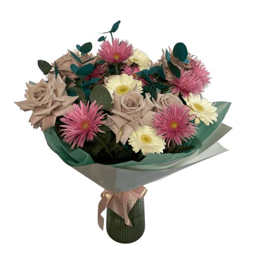 Buchet cu trandafiri, germini și eucalipt – flori elegante, livrare Cluj