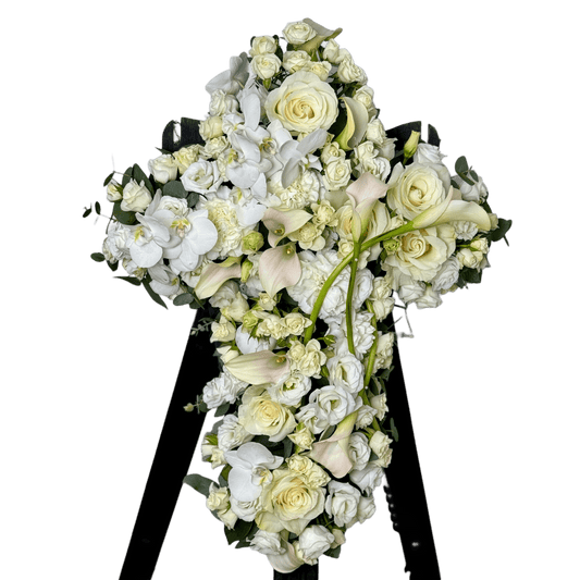 Aranjament funerar în formă de cruce cu flori naturale – 70 cm, livrare Cluj