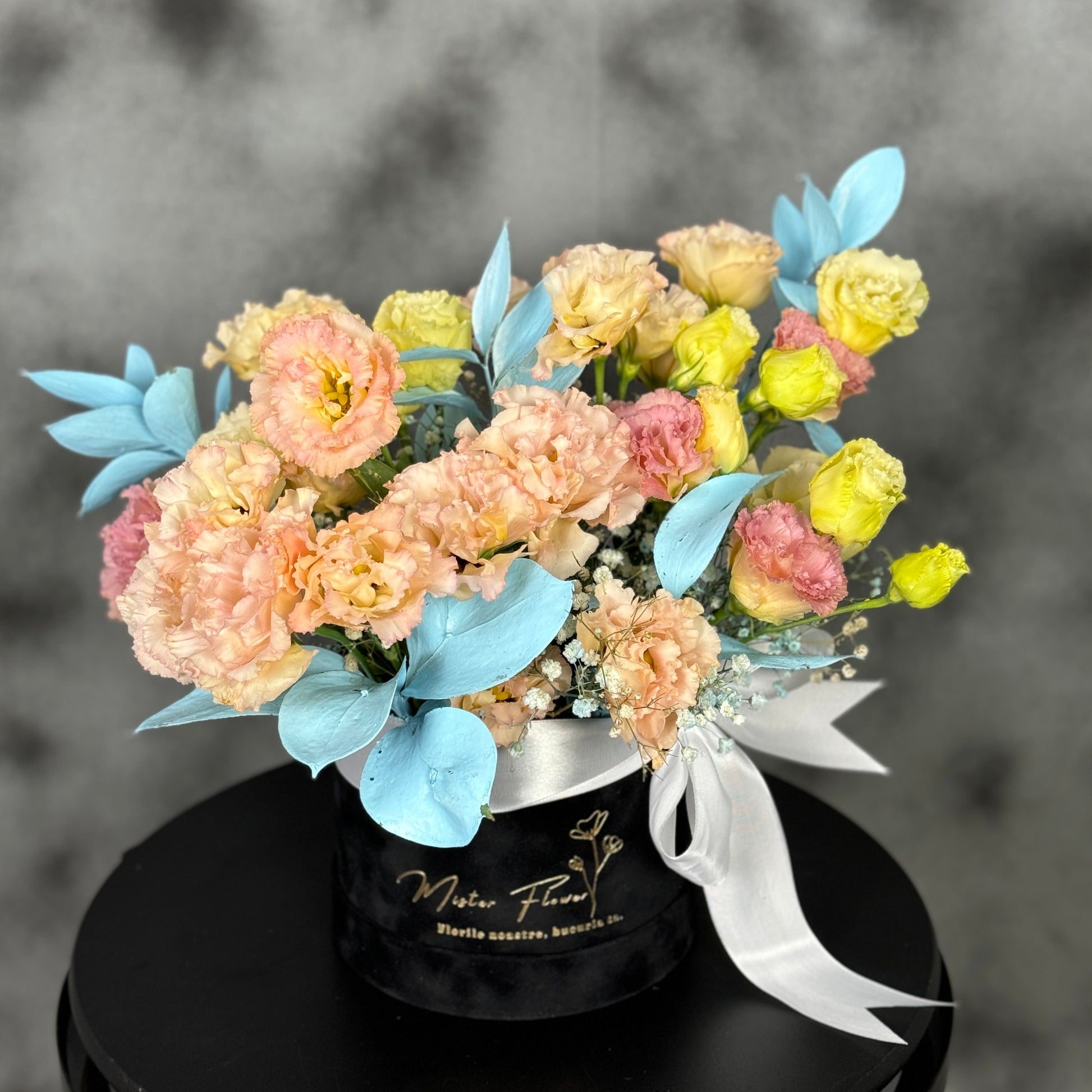 Aranjament Perfect Symphony, eustoma, gypsophila, ruscus, culori pastel, florarie Floresti 