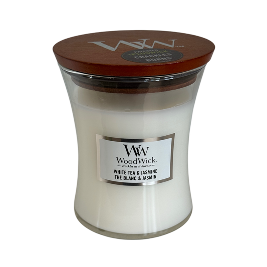 Lumânare parfumată WoodWick White Tea & Jasmine cu fitil din lemn, parfum floral, disponibilă la Florăria Mister Flower Florești, Cluj