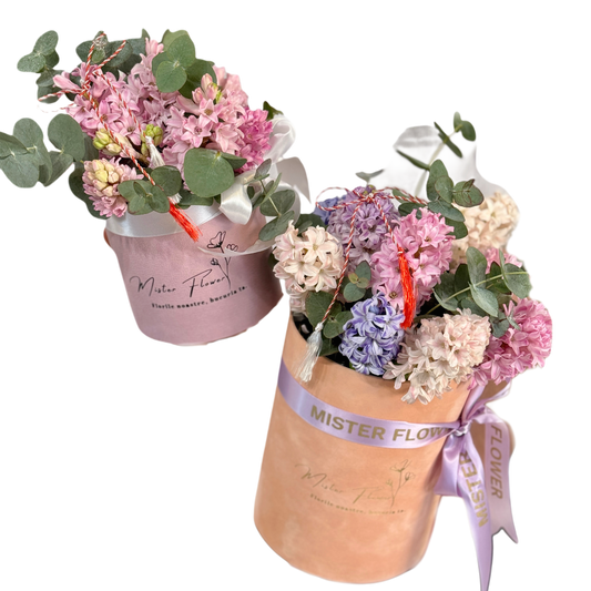 Set floral Mama & Fiica cu zambile parfumate și eucalipt în cutii elegante