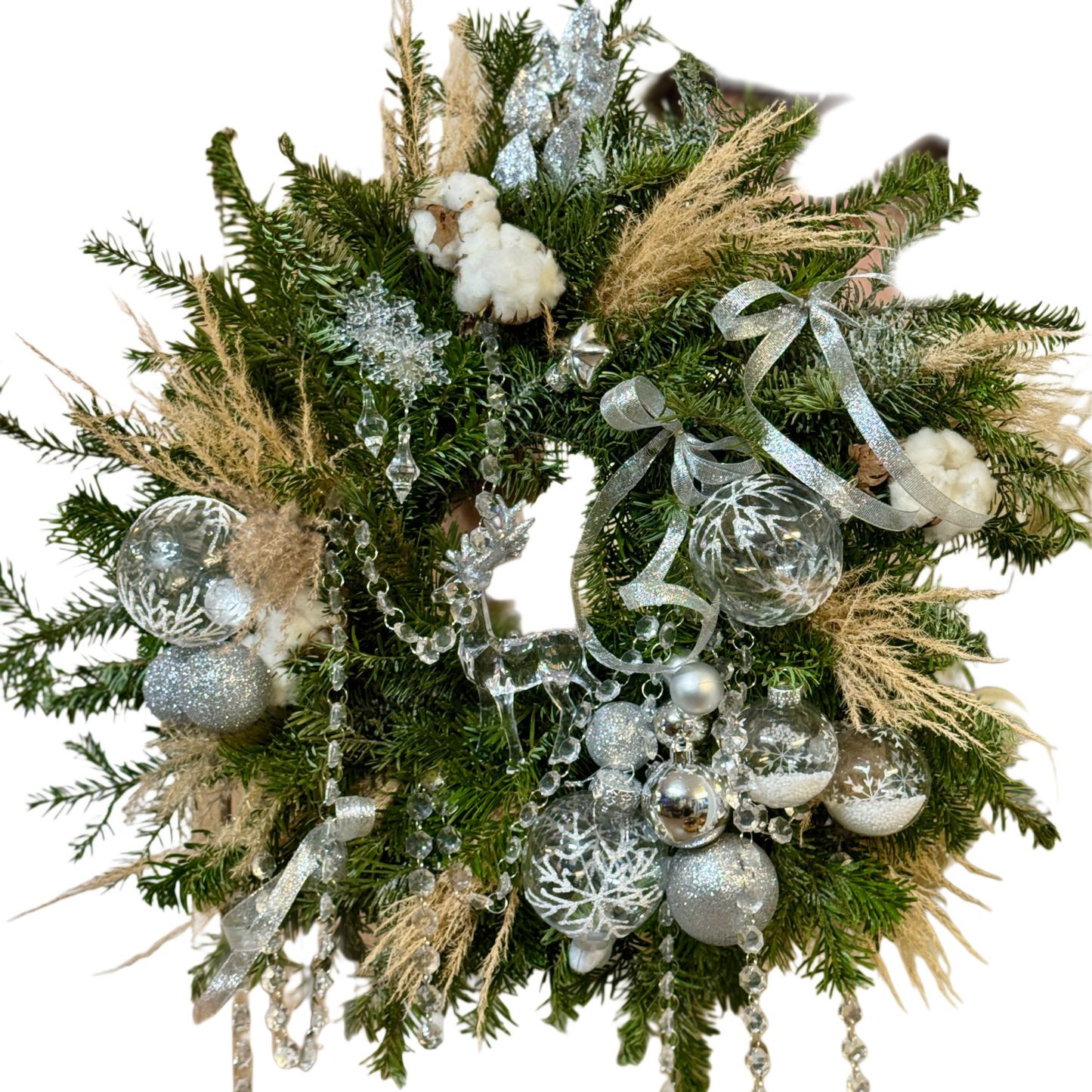 Winter Elegance Wreath – coroniță de Crăciun alb și argintiu cu decor natural