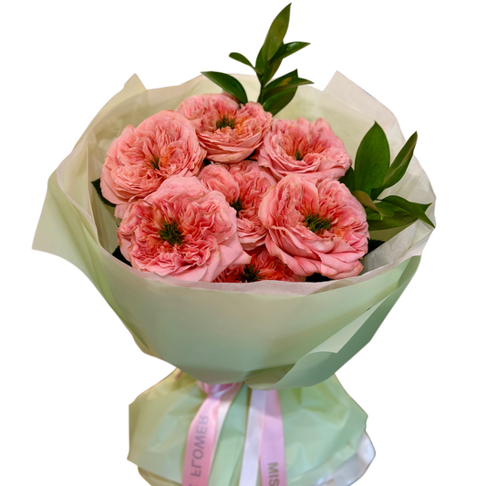 Buchet Pink Mandarin Garden cu trandafiri de grădină roz și verdeață decorativă