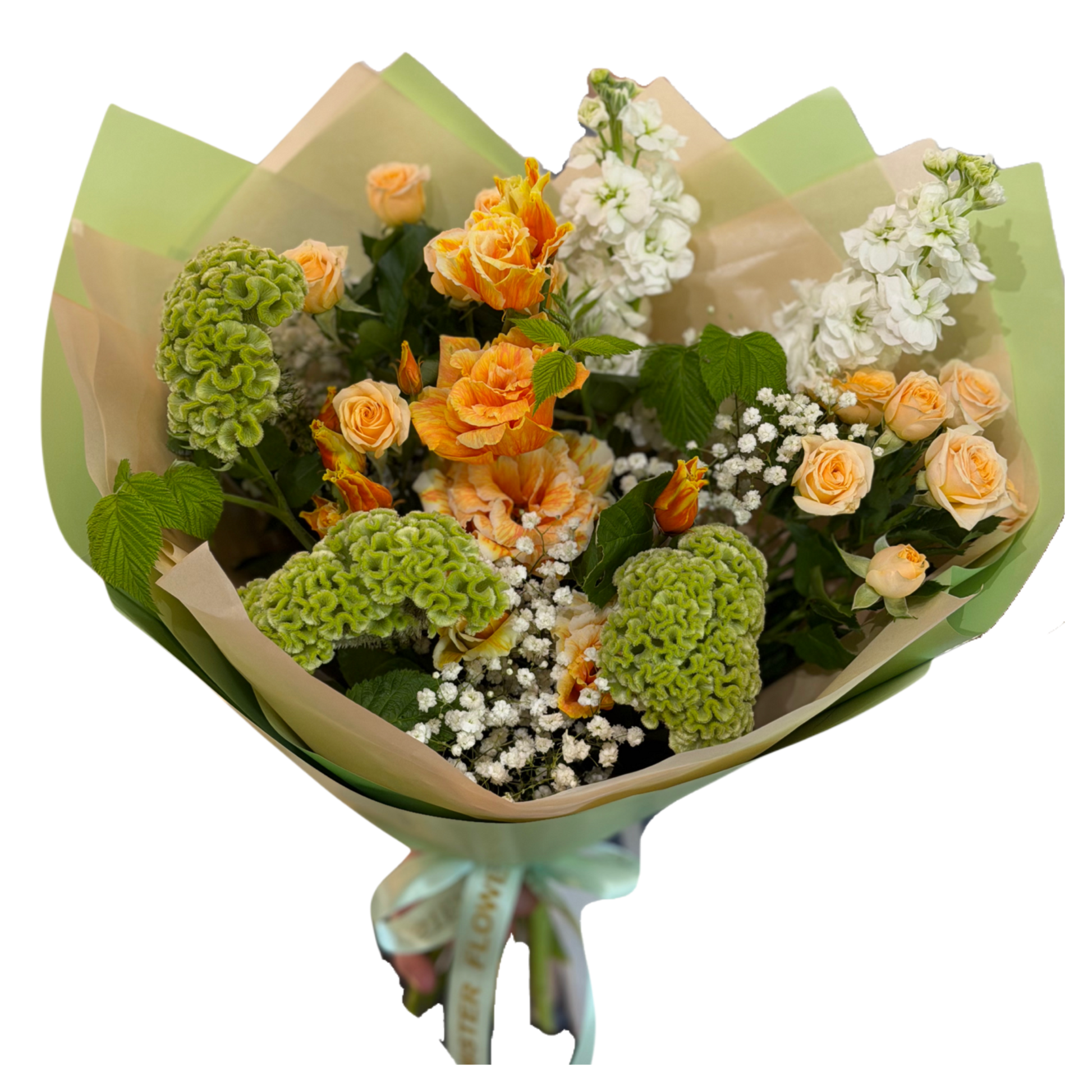 Buchet Citrus Garden cu trandafiri piersică, miniroze, celosia verde, mathiola albă și gypsophila
